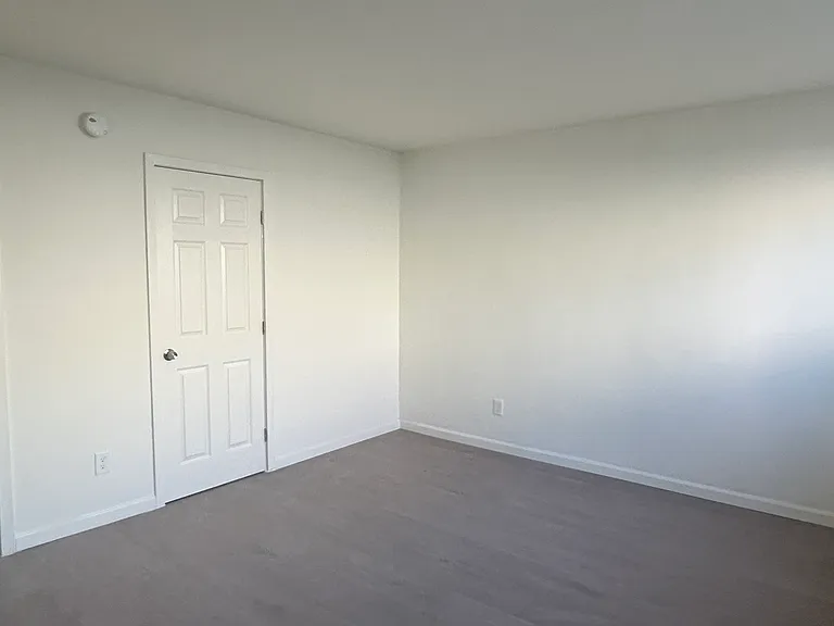 1724 Barry Ave #9 — Photo 5