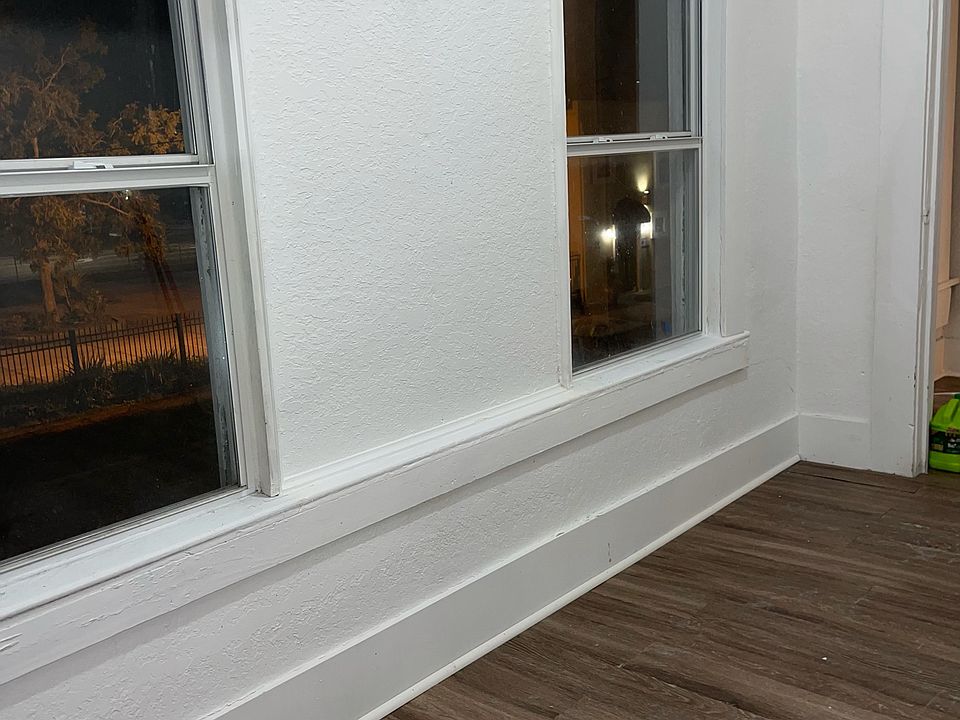 1st image of 1287 W 20th St