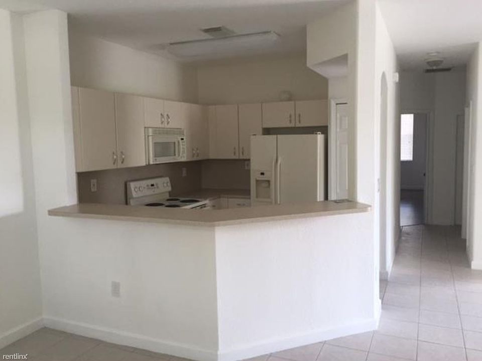 10824 NW 79 Kitchen