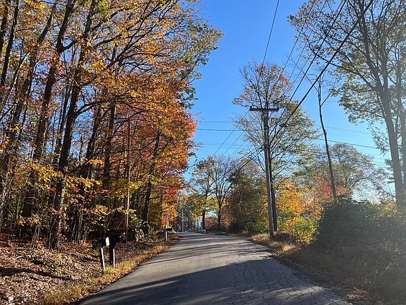 4th image of 398 Foster Hill Rd