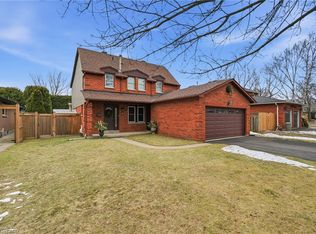 6 Lilac Ct, Hamilton, ON L9G 4E3