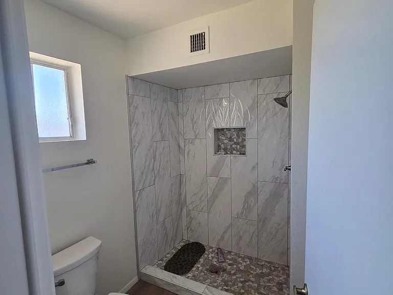 3746 W Surrey Ave — Photo 7
