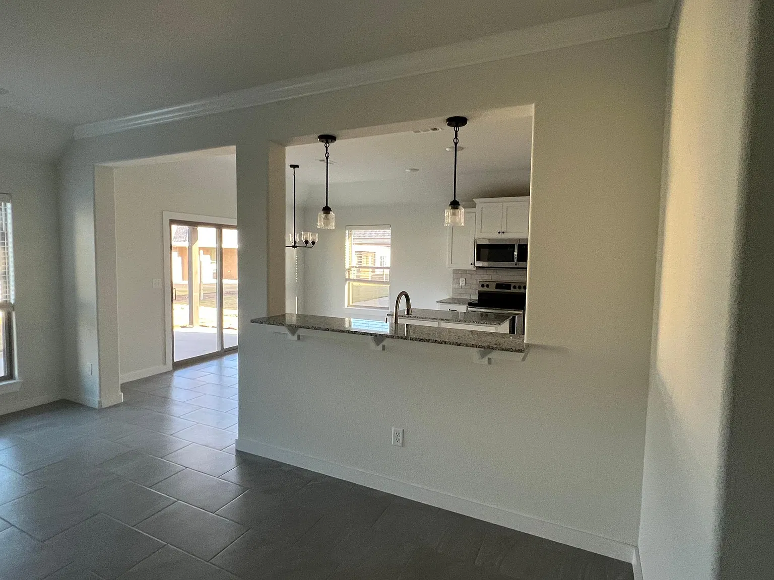 3 bed, 1556 sqft, $1,950 — Photo 3