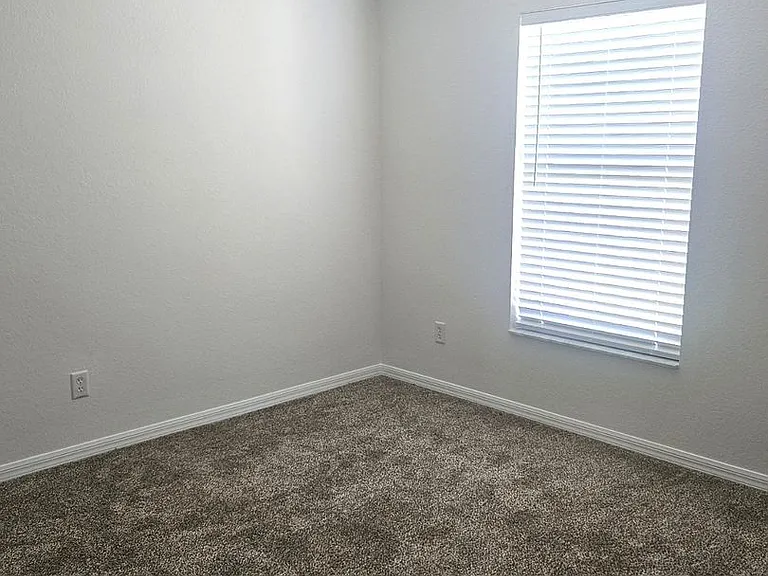 25173 Mercedes Dr — Photo 20