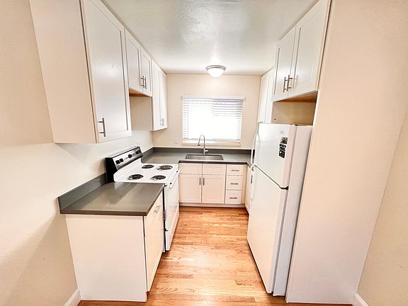 3rd image of 1504 Sanchez Ave #10