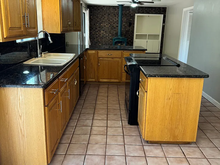 240 N 300 E — Photo 2