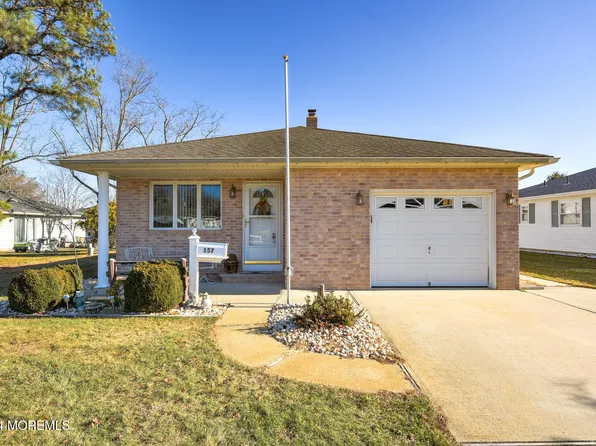 157 Guadeloupe Drive, Toms River, NJ 08757