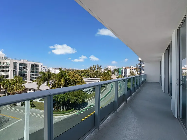 9221 E Bay Harbor Dr #610 — Photo 23