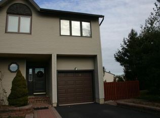 17 Olive Ct, Flemington, NJ 08822