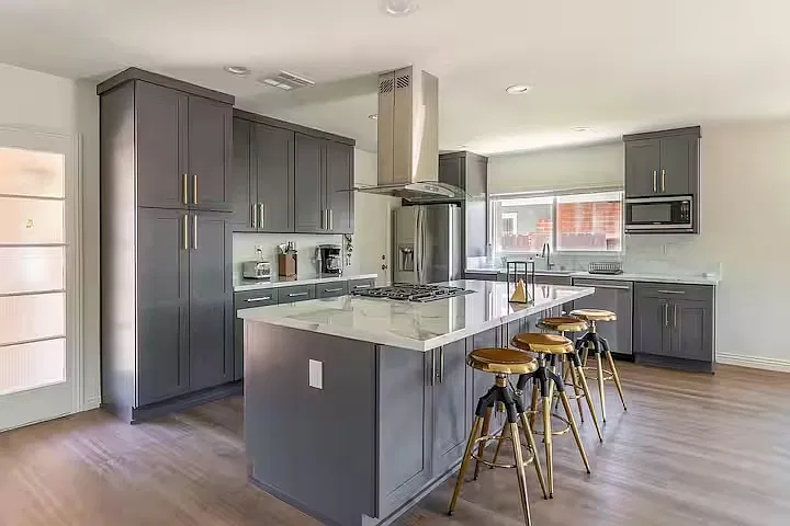 3 bed, 1418 sqft, $6,000 — Photo 1