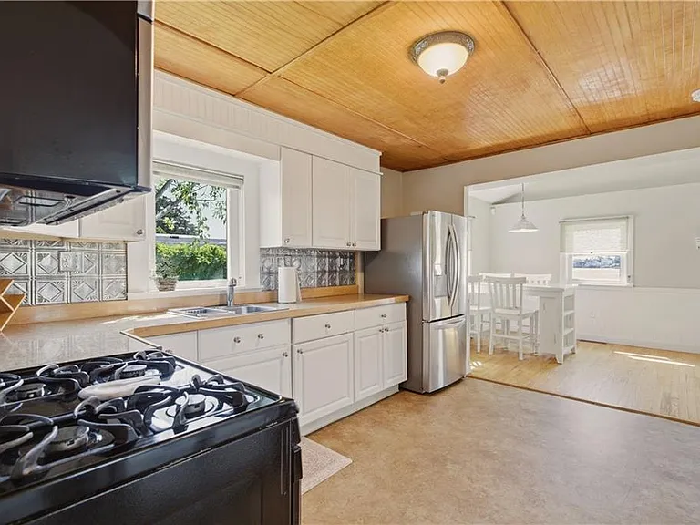 272 Riverside St — Photo 16