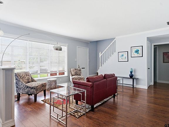 5th image of 407 Seagle St