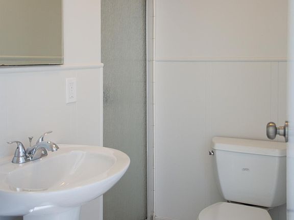 4th image of 16 Gladys St #D