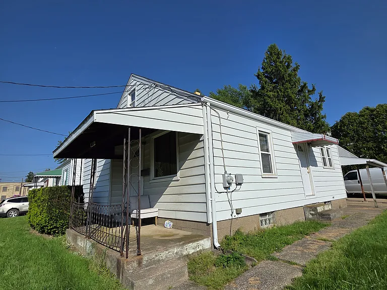 923 E 38th St — Photo 4