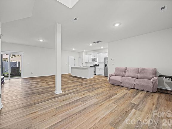 3rd image of 332 Ginsberg Rd