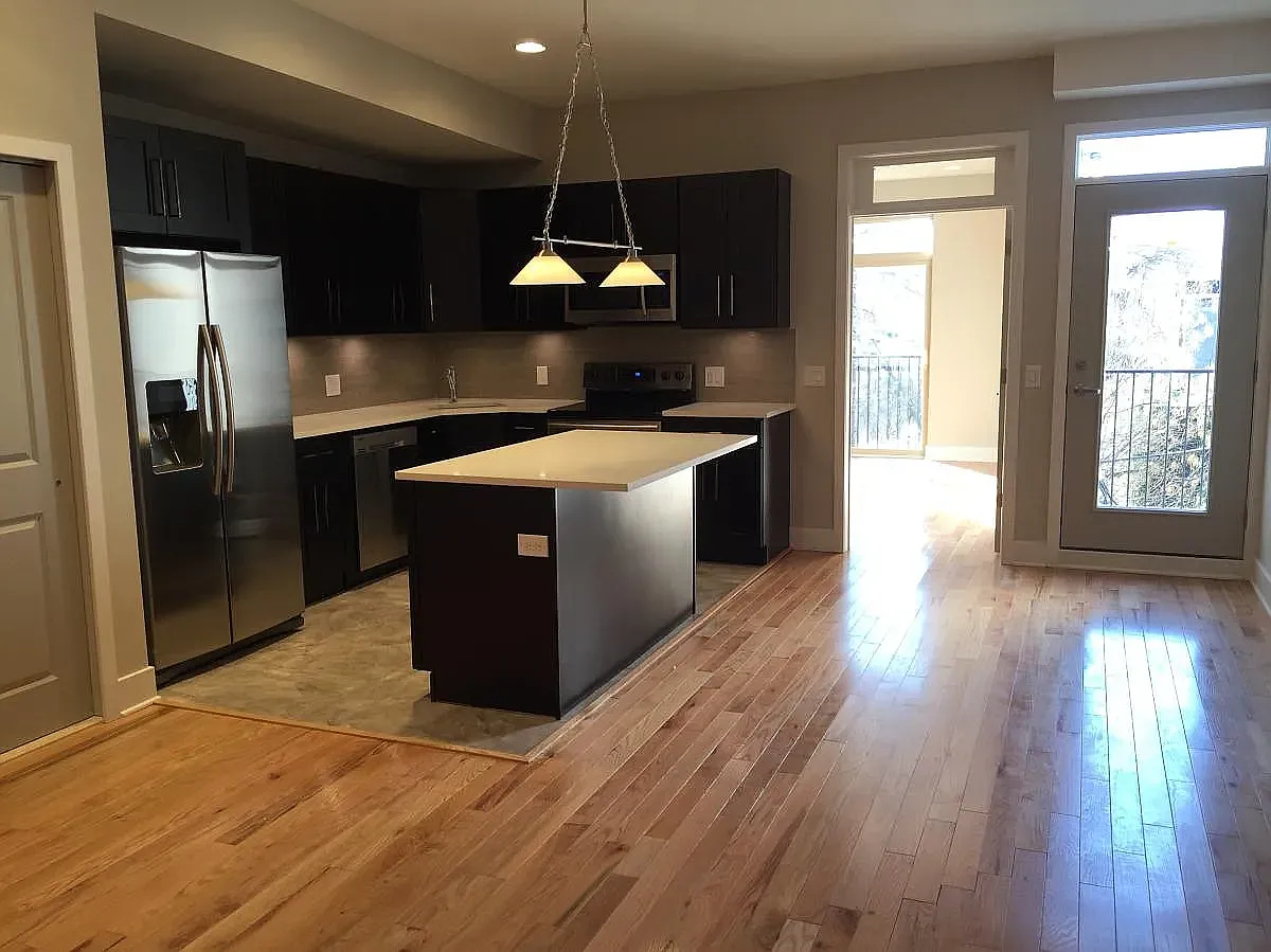 1 bed, 650 sqft, $1,300 — Photo 1