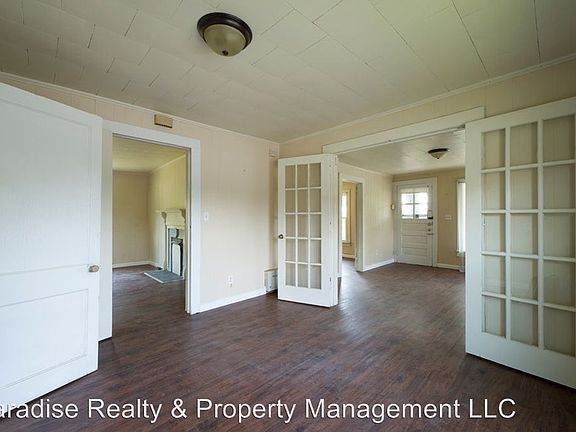 3rd image of 704 N York St