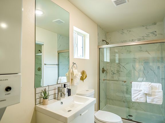 350.5 27th St. - Bathroom #1