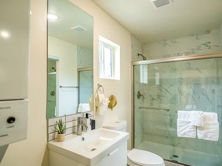 350.5 27th St. - Bathroom #1