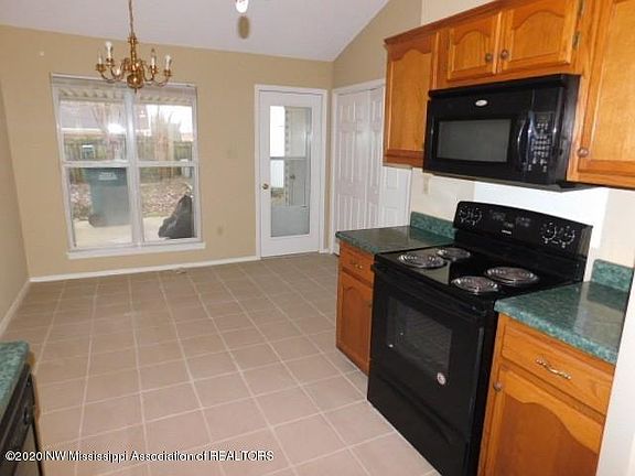 3rd image of 1195 McGowan Dr