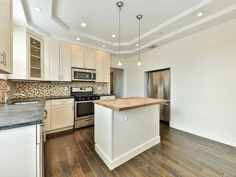 9 Bellflower St #3 — Photo 4