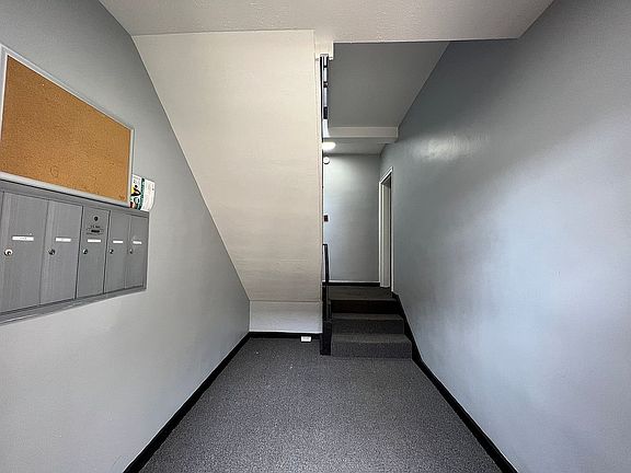 Lobby/mailbox