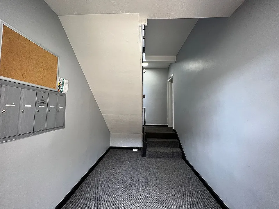 Lobby/mailbox