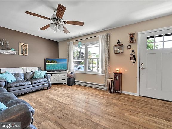3rd image of 22 Terrace Ave