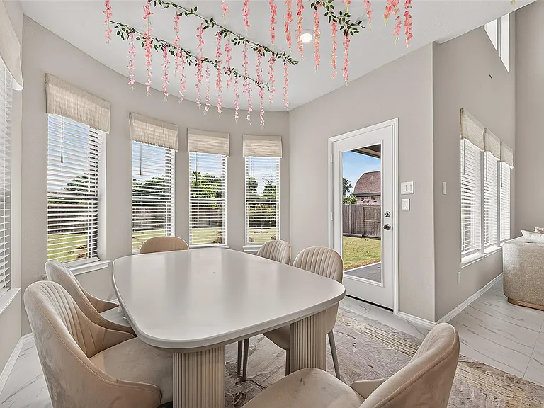 410 Mercury Sky Rd — Photo 28