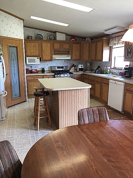 2nd image of 521 3rd St W
