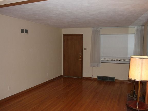 5th image of 8643 White Ave
