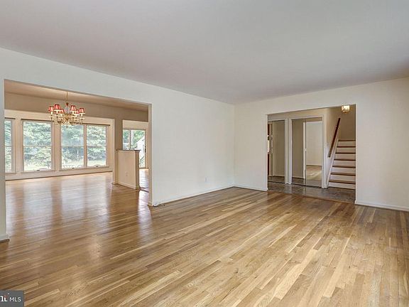 4th image of 6807 Tilden Ln