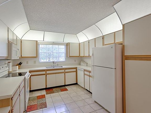 5th image of 5838 Red Cedar Ln