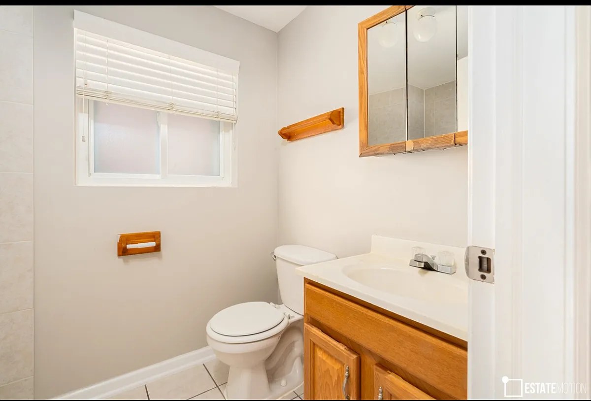 Building Photo - 5313 S Kenneth Ave #2