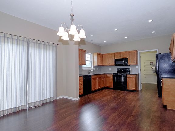 5th image of 13251 Sweet Briar Pkwy