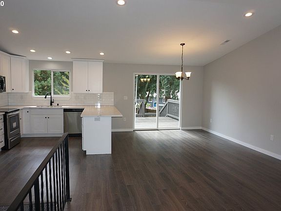 3rd image of 3302 NE 130th Ct