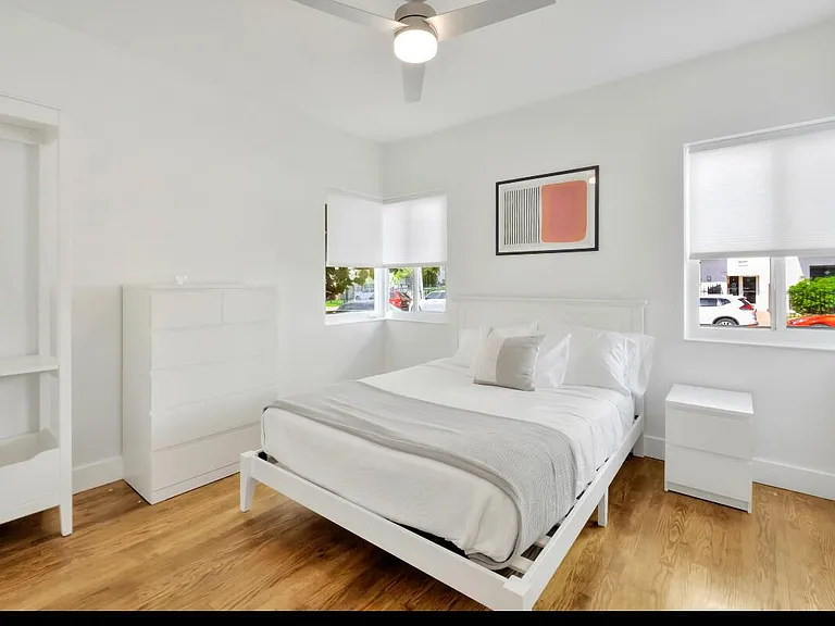 7825 Byron Ave — Photo 4