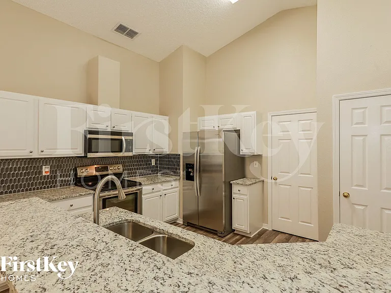 2047 Eclipse Dr — Photo 5