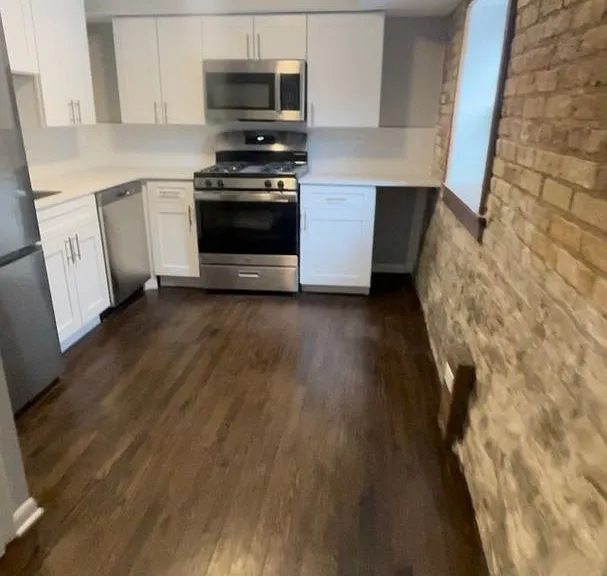 853GA W Barry Ave — Photo 9