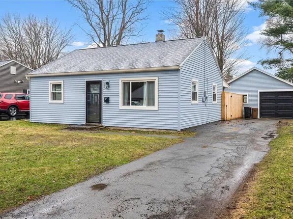 27 Waterbury Dr, North Syracuse, NY 13212