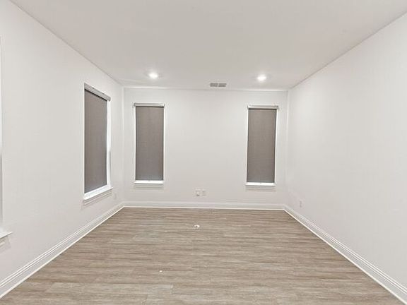 4th image of 9920 Derbyshire Dr