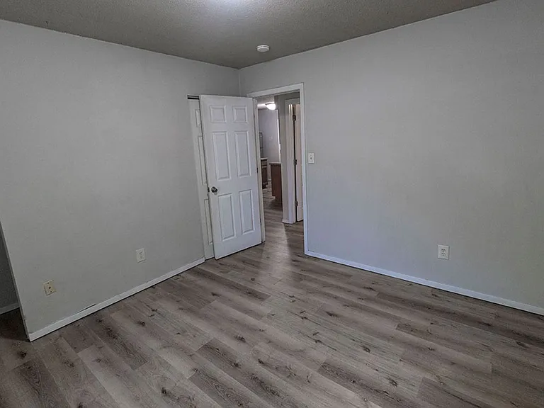 216 Wheaton Ct — Photo 12