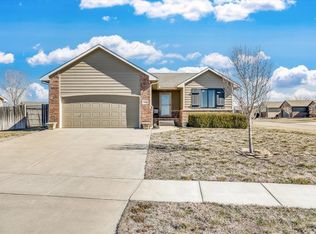 1024 E Winding Lane St, Derby, KS 67037