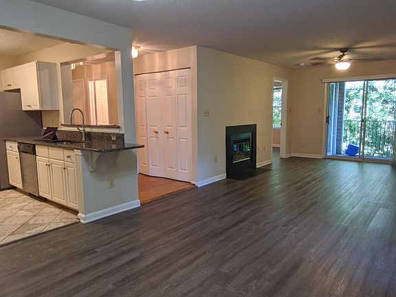 3rd image of 10021 Vanderbilt Cir APT 9