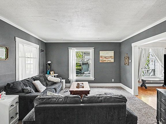 4th image of 215 N Division Ave
