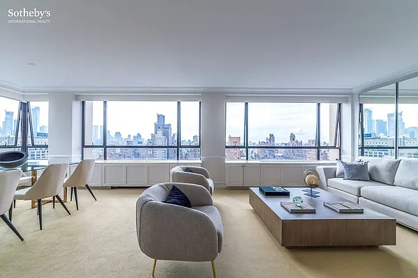 Sold by Sotheby's International Realty | media 18