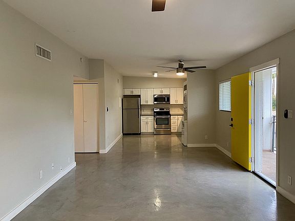 4th image of 4232 N 32nd Ave #8