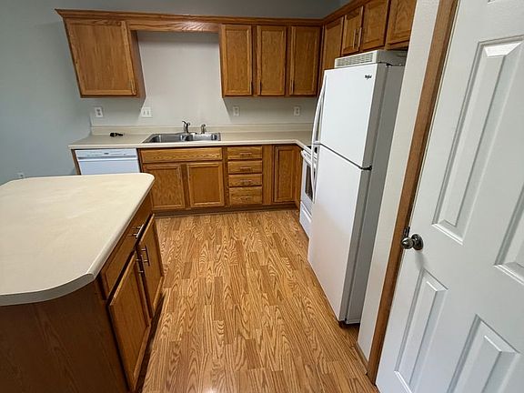 5th image of 1123 SE Village View Ln