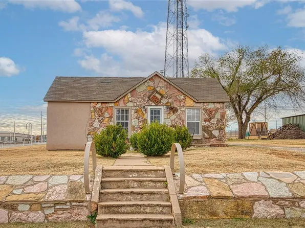 410 Dunn Ave, Clinton, OK 73601