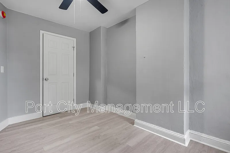 3 bed, 3.0 bath, 1234 sqft, $2,300 — Photo 4